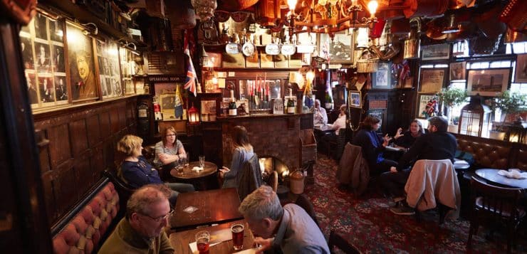 British Pub Etiquette and Top Historic Pubs to Visit